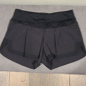 Lululemon black size 4 short